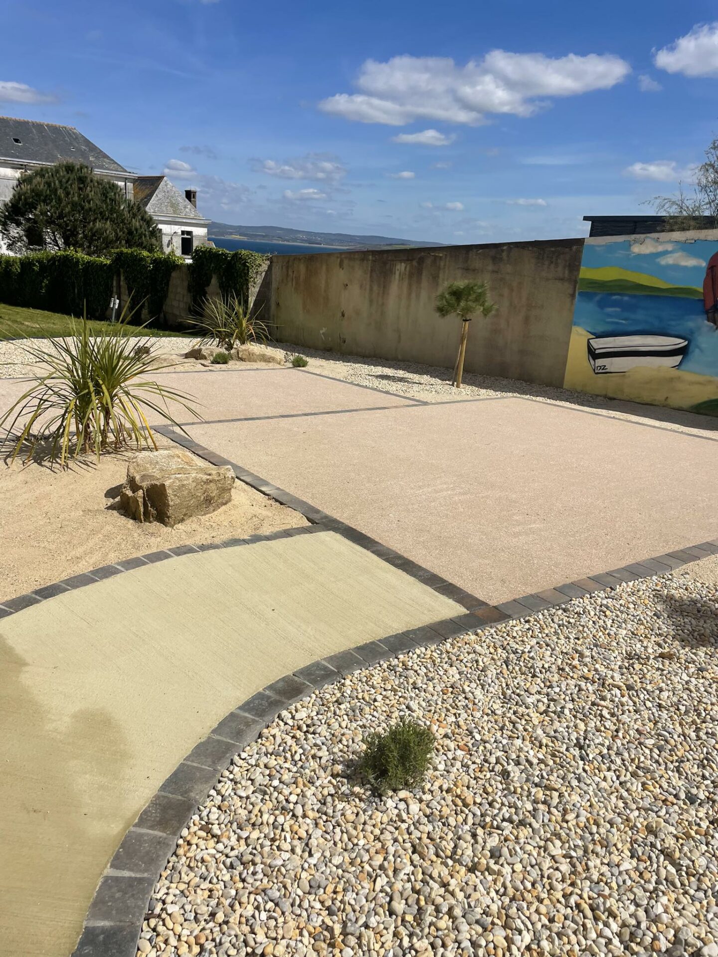 Béton désactivé et balayé