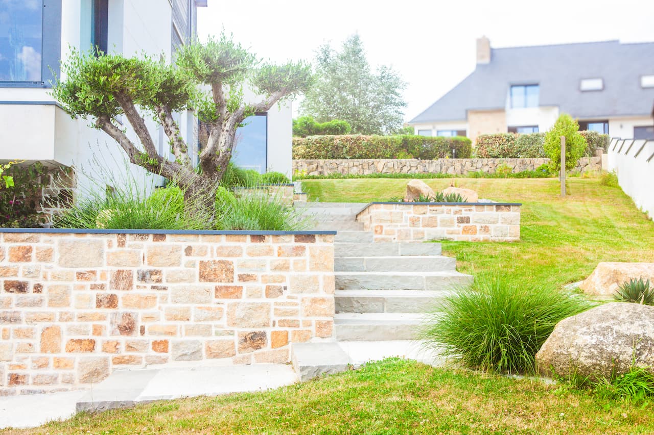 Jardinière en pierre et couvertine aluminium