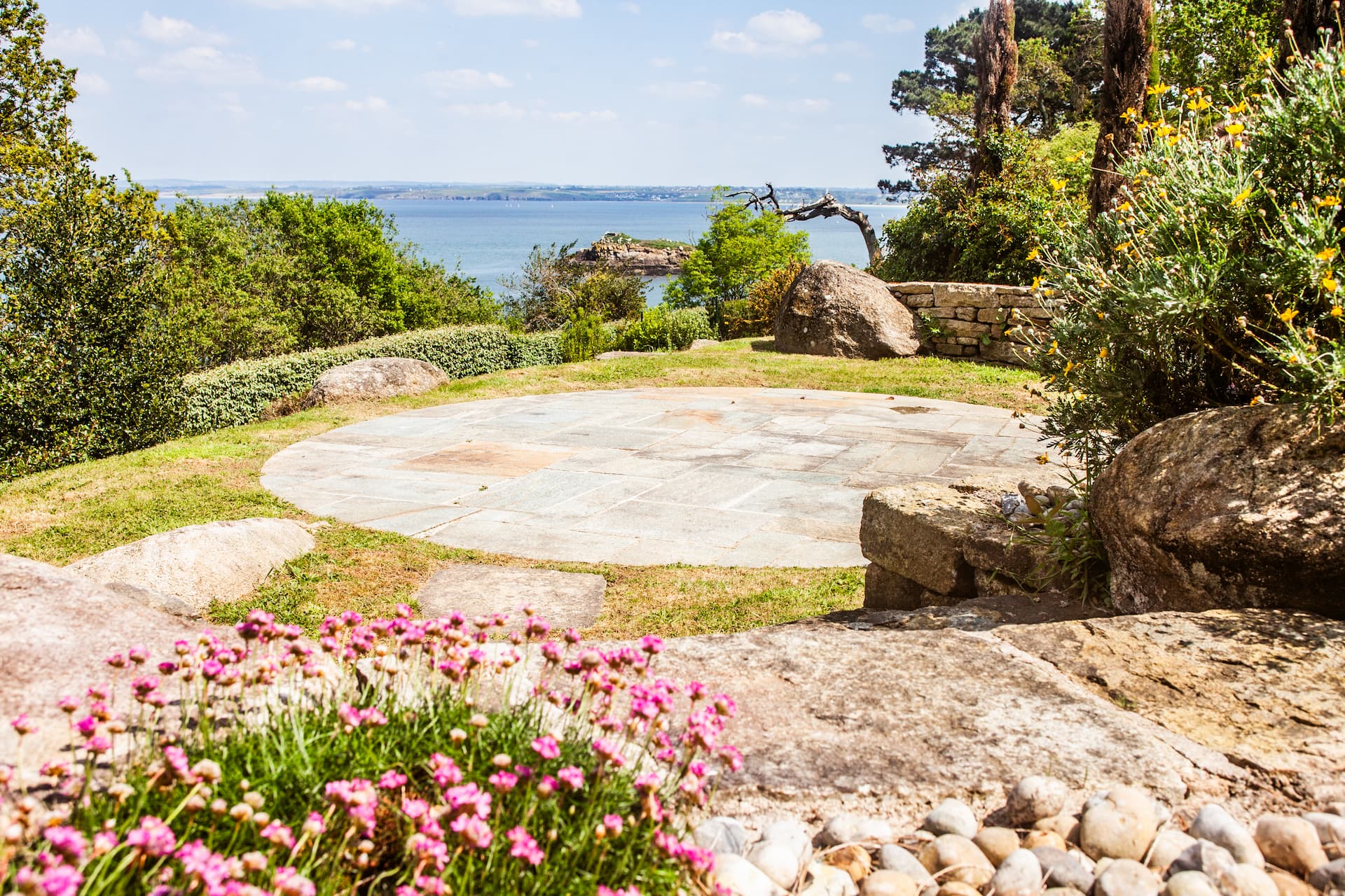 Terrasse en pierres naturelles