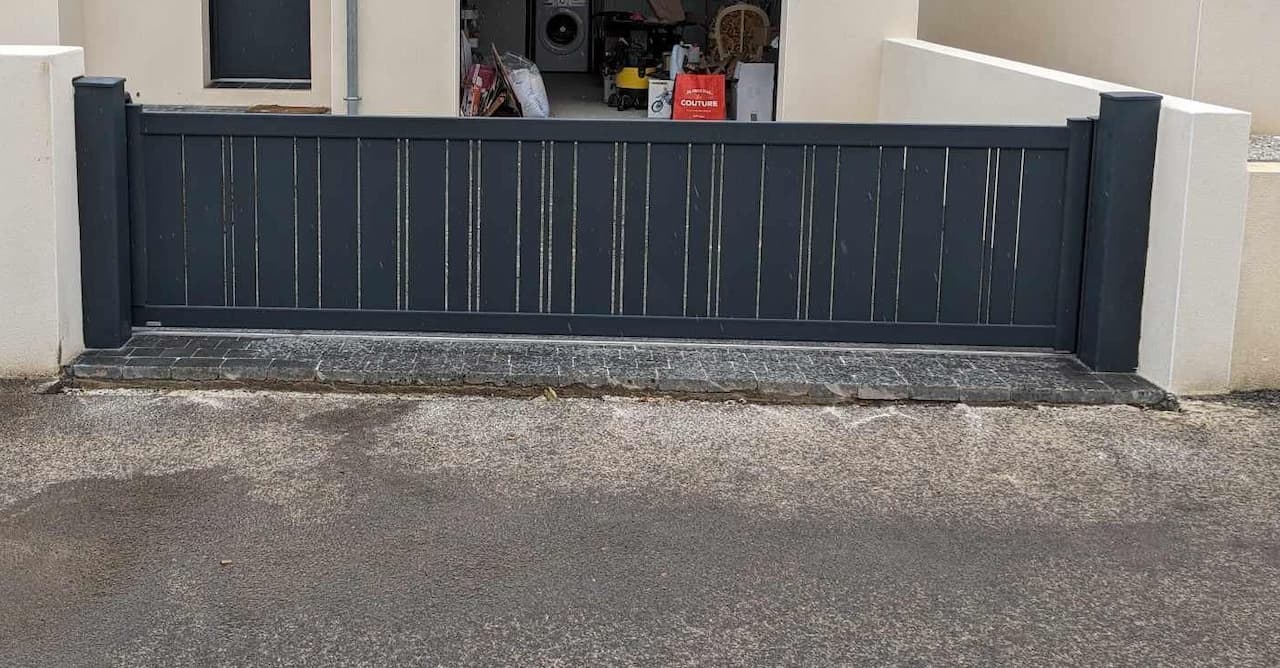 Portail coulissant aluminium